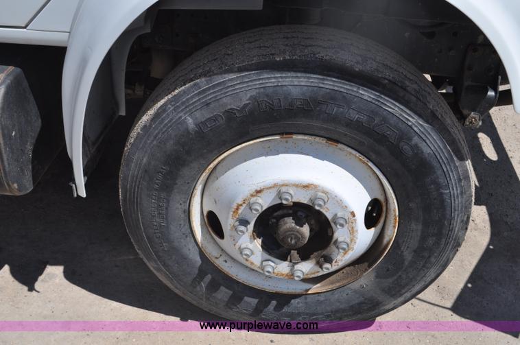 image for item G7448 2001 International 4900 refuse truck