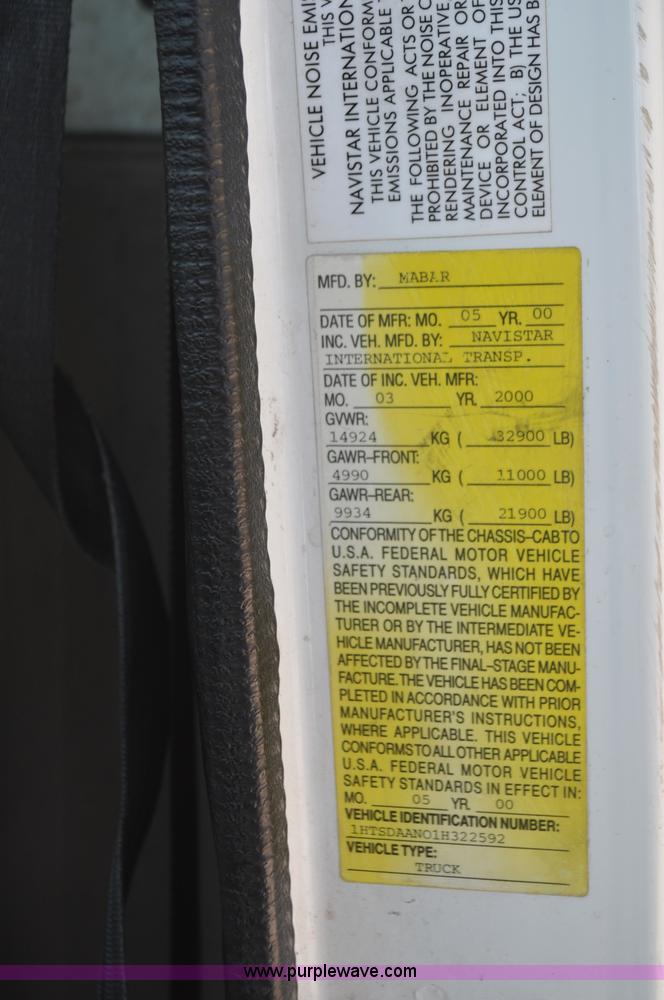 image for item G7448 2001 International 4900 refuse truck