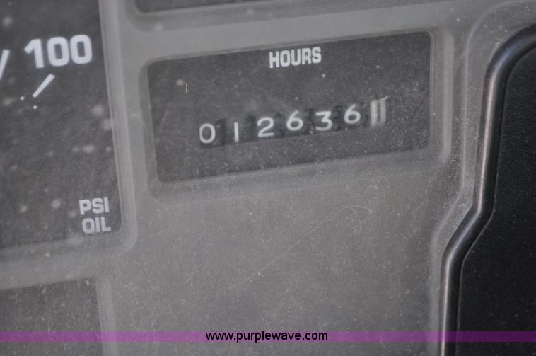 image for item G7448 2001 International 4900 refuse truck