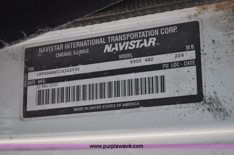 image for item G7448 2001 International 4900 refuse truck