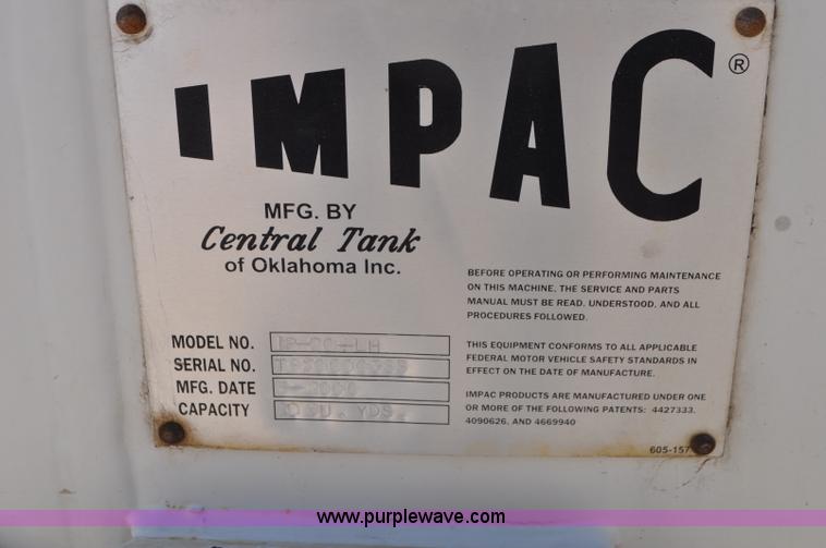 image for item G7448 2001 International 4900 refuse truck