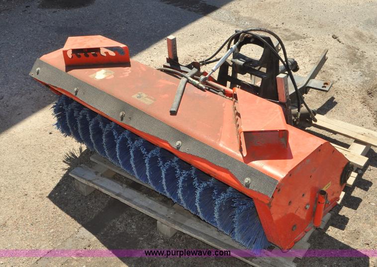 Kubota L2162 broom in Alliance, NE Item G7452 sold Purple Wave