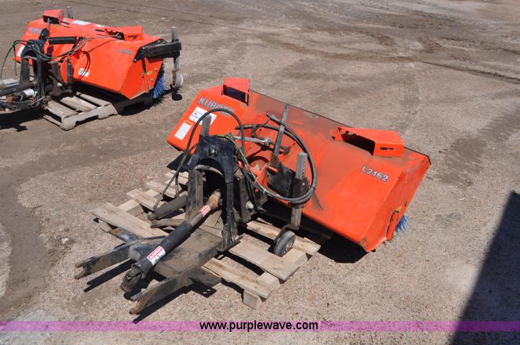 Kubota L2162 broom in Alliance, NE Item G7452 sold Purple Wave