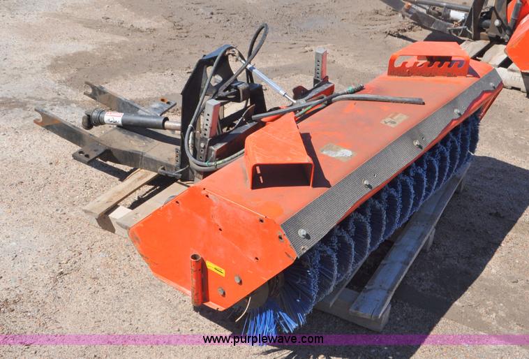 Kubota L2162 broom in Alliance, NE Item G7452 sold Purple Wave