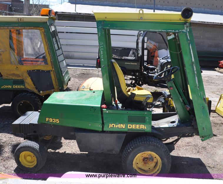 image for item G7456 John Deere 4100 lawn mower