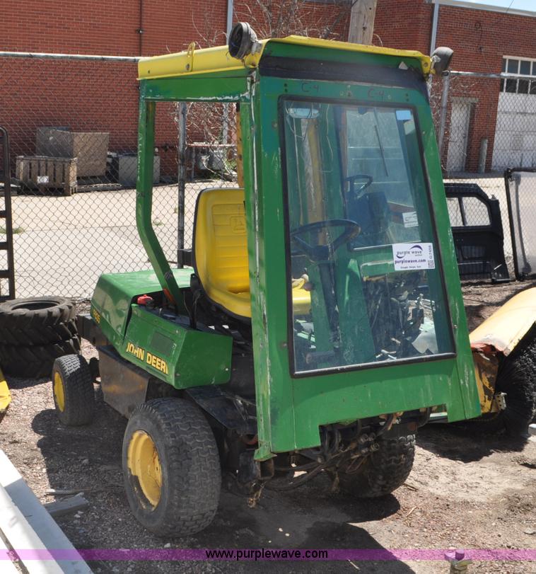 image for item G7456 John Deere 4100 lawn mower