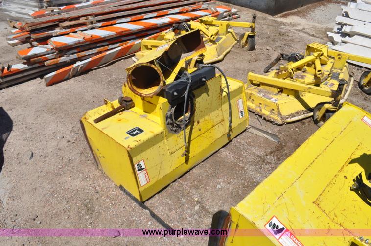 image for item G7456 John Deere 4100 lawn mower