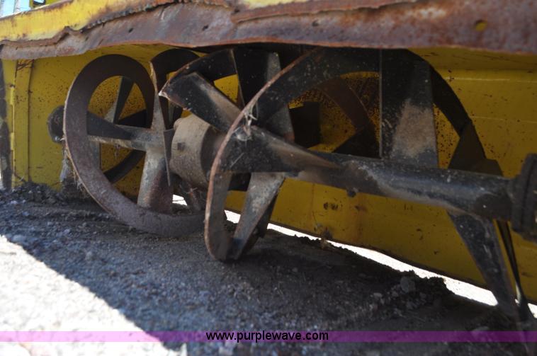 image for item G7456 John Deere 4100 lawn mower