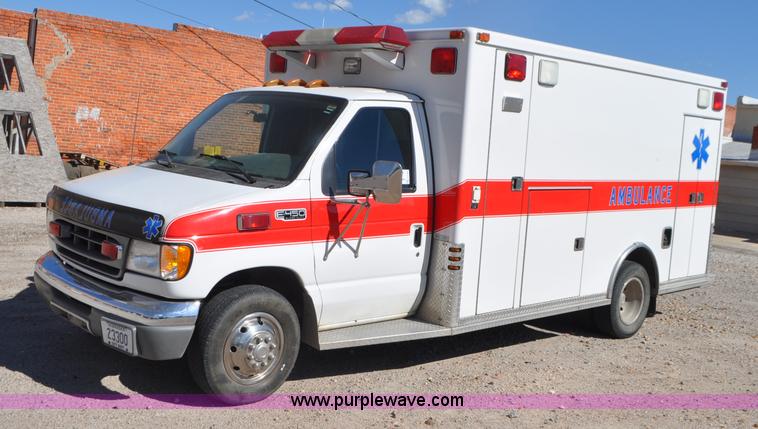 image for item G7466 1999 Ford Econoline E450 ambulance