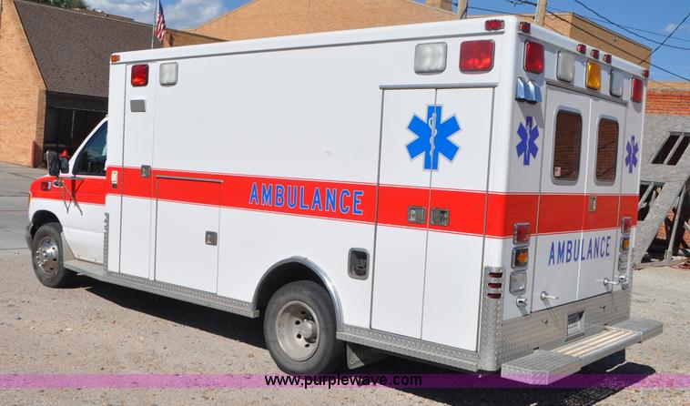 image for item G7466 1999 Ford Econoline E450 ambulance