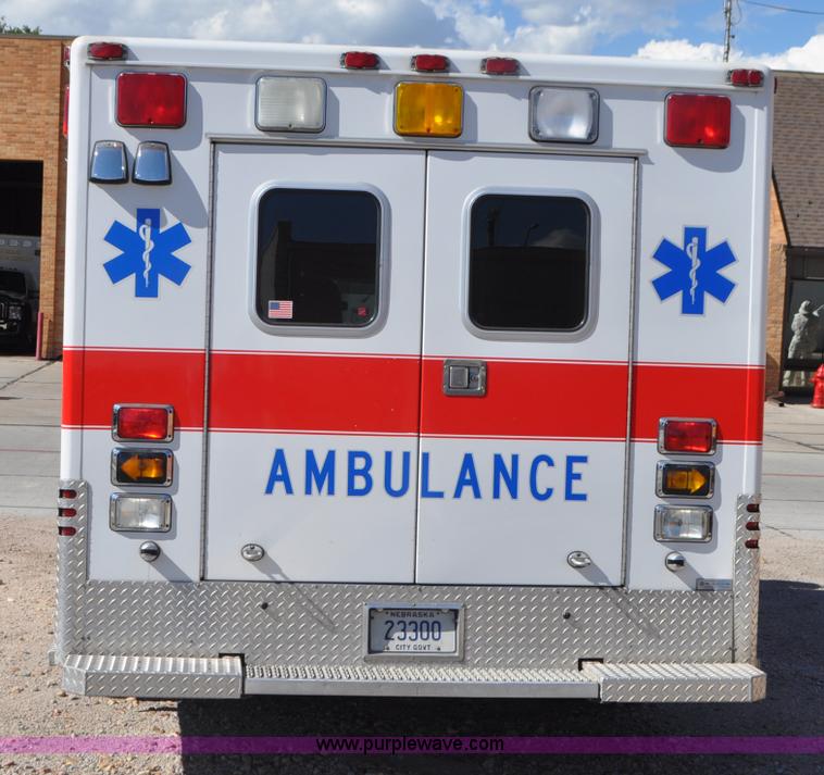 image for item G7466 1999 Ford Econoline E450 ambulance
