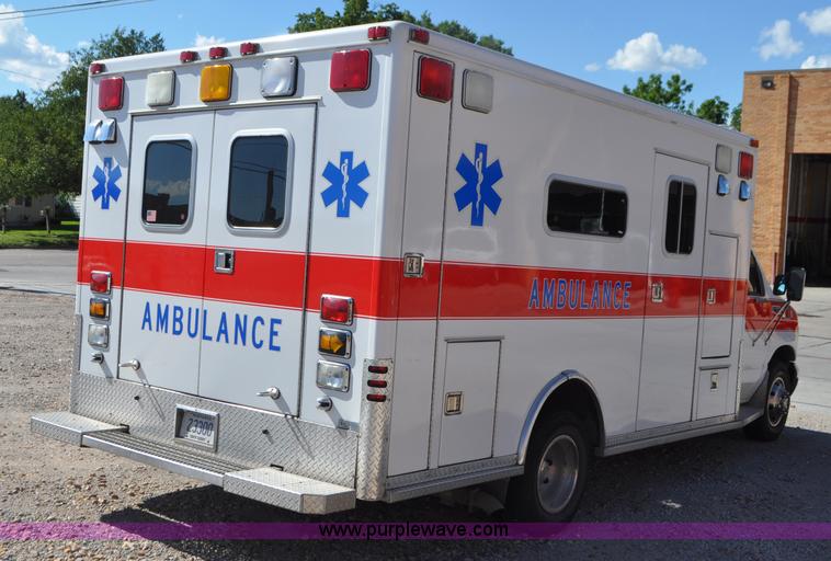image for item G7466 1999 Ford Econoline E450 ambulance