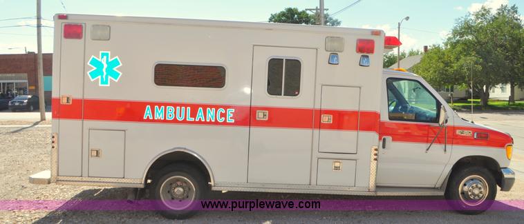 image for item G7466 1999 Ford Econoline E450 ambulance