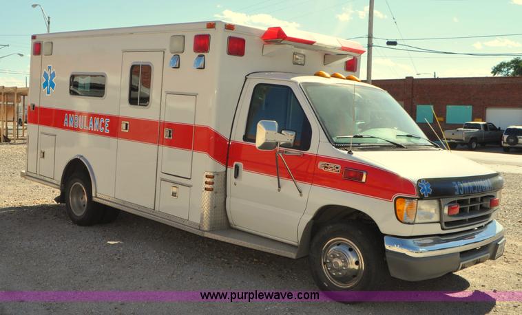 image for item G7466 1999 Ford Econoline E450 ambulance