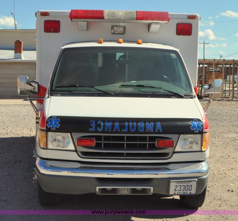 image for item G7466 1999 Ford Econoline E450 ambulance