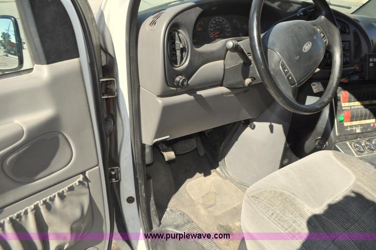 image for item G7466 1999 Ford Econoline E450 ambulance