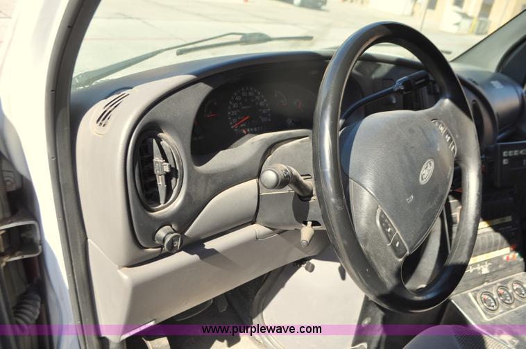 image for item G7466 1999 Ford Econoline E450 ambulance