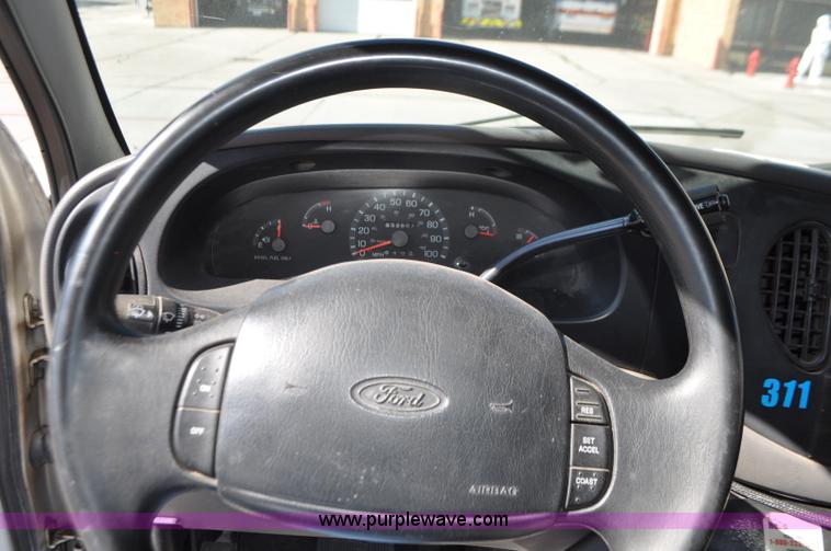 image for item G7466 1999 Ford Econoline E450 ambulance