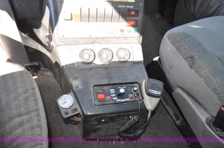 image for item G7466 1999 Ford Econoline E450 ambulance