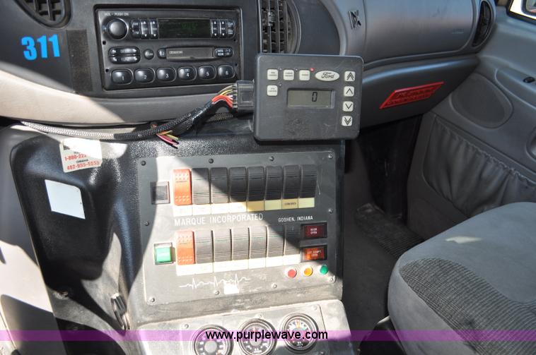 image for item G7466 1999 Ford Econoline E450 ambulance