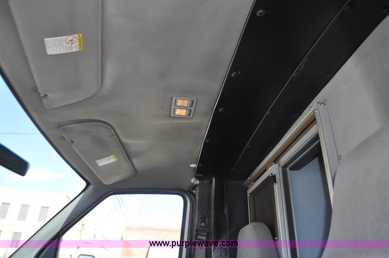 image for item G7466 1999 Ford Econoline E450 ambulance