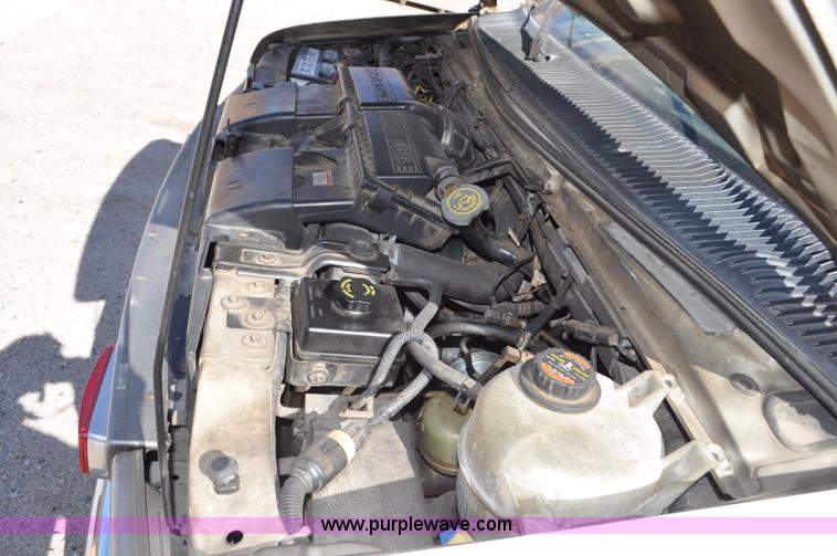 image for item G7466 1999 Ford Econoline E450 ambulance