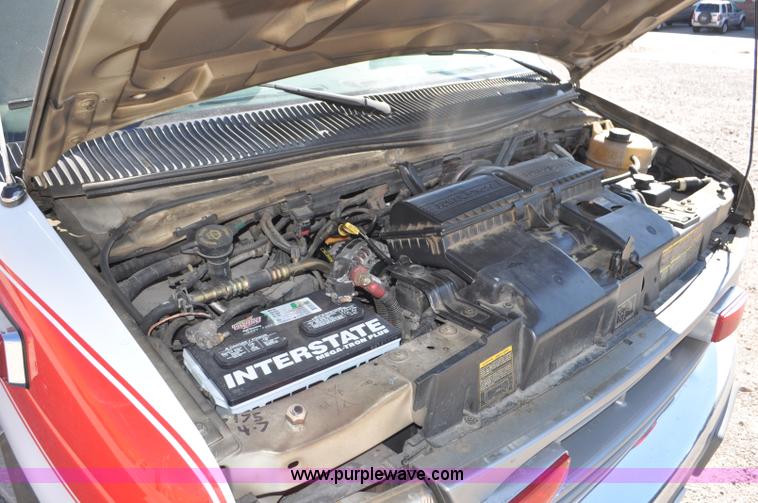 image for item G7466 1999 Ford Econoline E450 ambulance