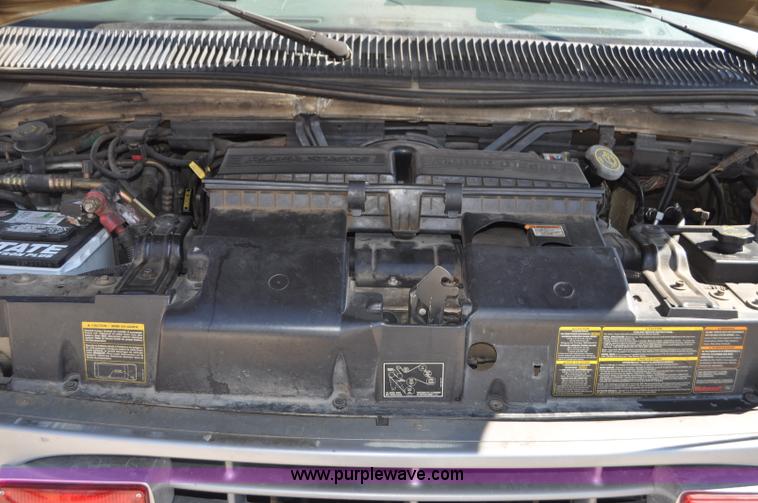 image for item G7466 1999 Ford Econoline E450 ambulance