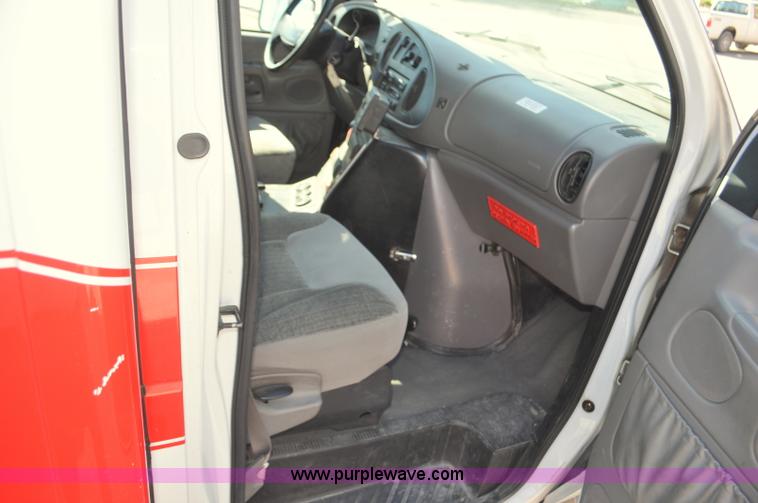 image for item G7466 1999 Ford Econoline E450 ambulance