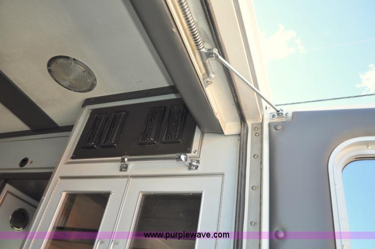 image for item G7466 1999 Ford Econoline E450 ambulance