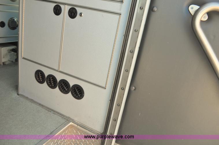 image for item G7466 1999 Ford Econoline E450 ambulance