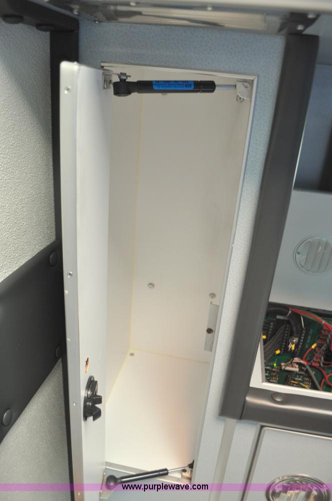 image for item G7466 1999 Ford Econoline E450 ambulance