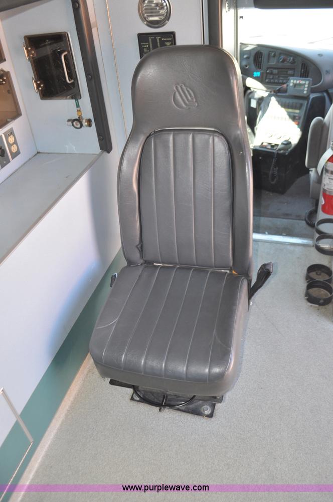 image for item G7466 1999 Ford Econoline E450 ambulance