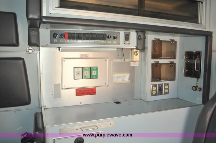 image for item G7466 1999 Ford Econoline E450 ambulance