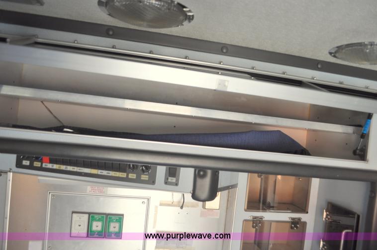 image for item G7466 1999 Ford Econoline E450 ambulance