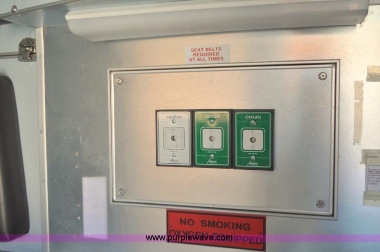 image for item G7466 1999 Ford Econoline E450 ambulance