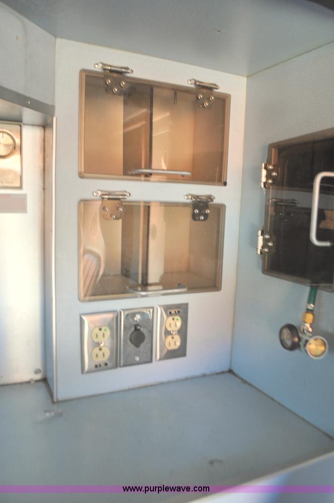 image for item G7466 1999 Ford Econoline E450 ambulance