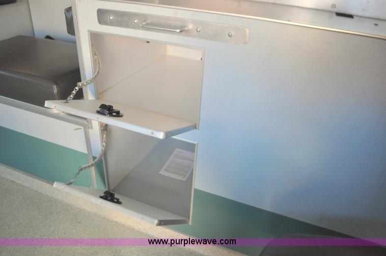 image for item G7466 1999 Ford Econoline E450 ambulance