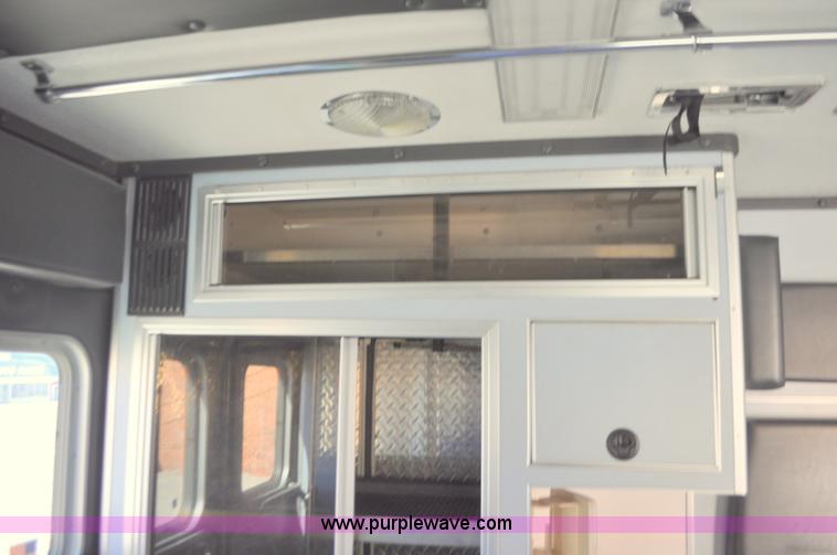 image for item G7466 1999 Ford Econoline E450 ambulance