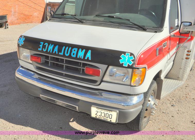 image for item G7466 1999 Ford Econoline E450 ambulance