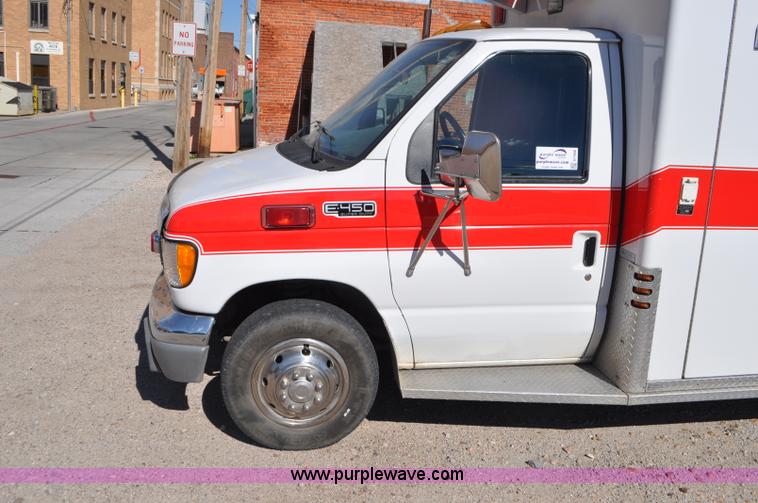 image for item G7466 1999 Ford Econoline E450 ambulance