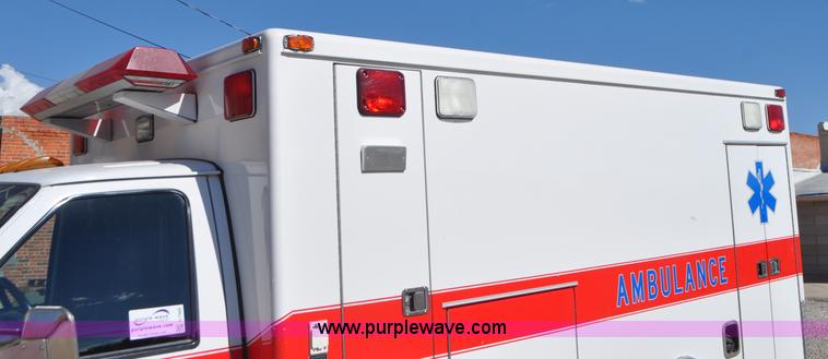image for item G7466 1999 Ford Econoline E450 ambulance