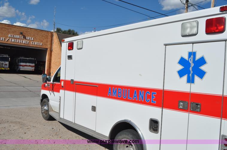 image for item G7466 1999 Ford Econoline E450 ambulance
