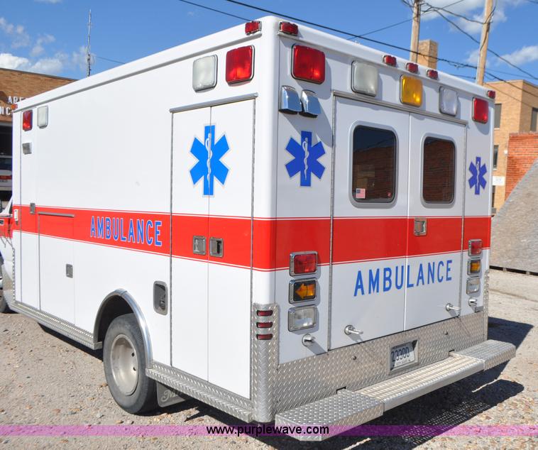 image for item G7466 1999 Ford Econoline E450 ambulance