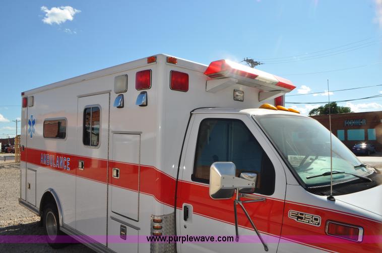 image for item G7466 1999 Ford Econoline E450 ambulance