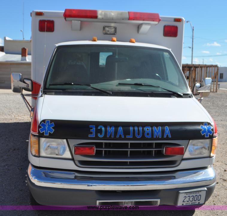 image for item G7466 1999 Ford Econoline E450 ambulance