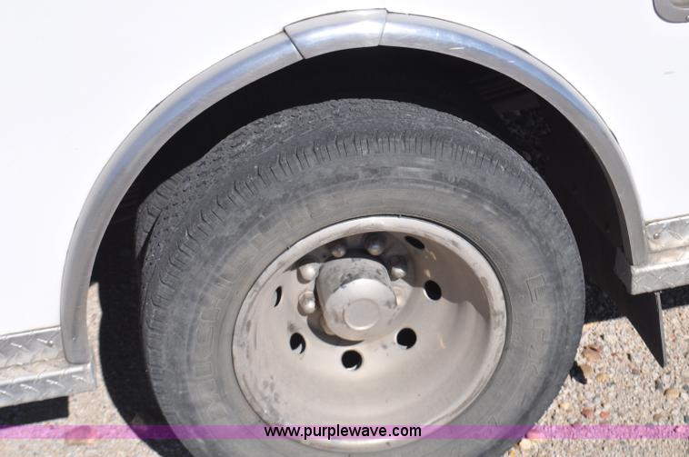 image for item G7466 1999 Ford Econoline E450 ambulance