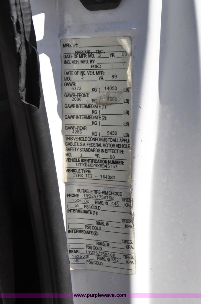 image for item G7466 1999 Ford Econoline E450 ambulance