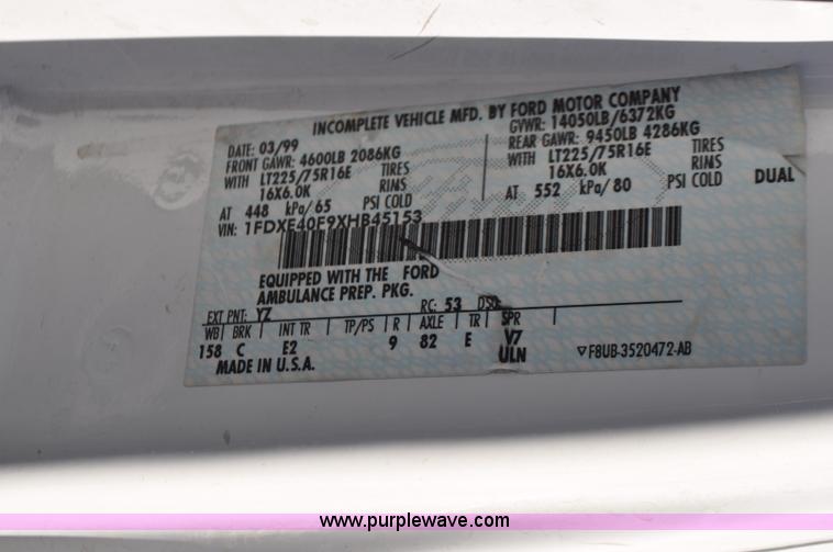 image for item G7466 1999 Ford Econoline E450 ambulance