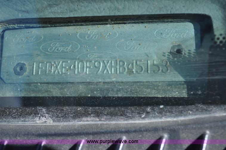 image for item G7466 1999 Ford Econoline E450 ambulance